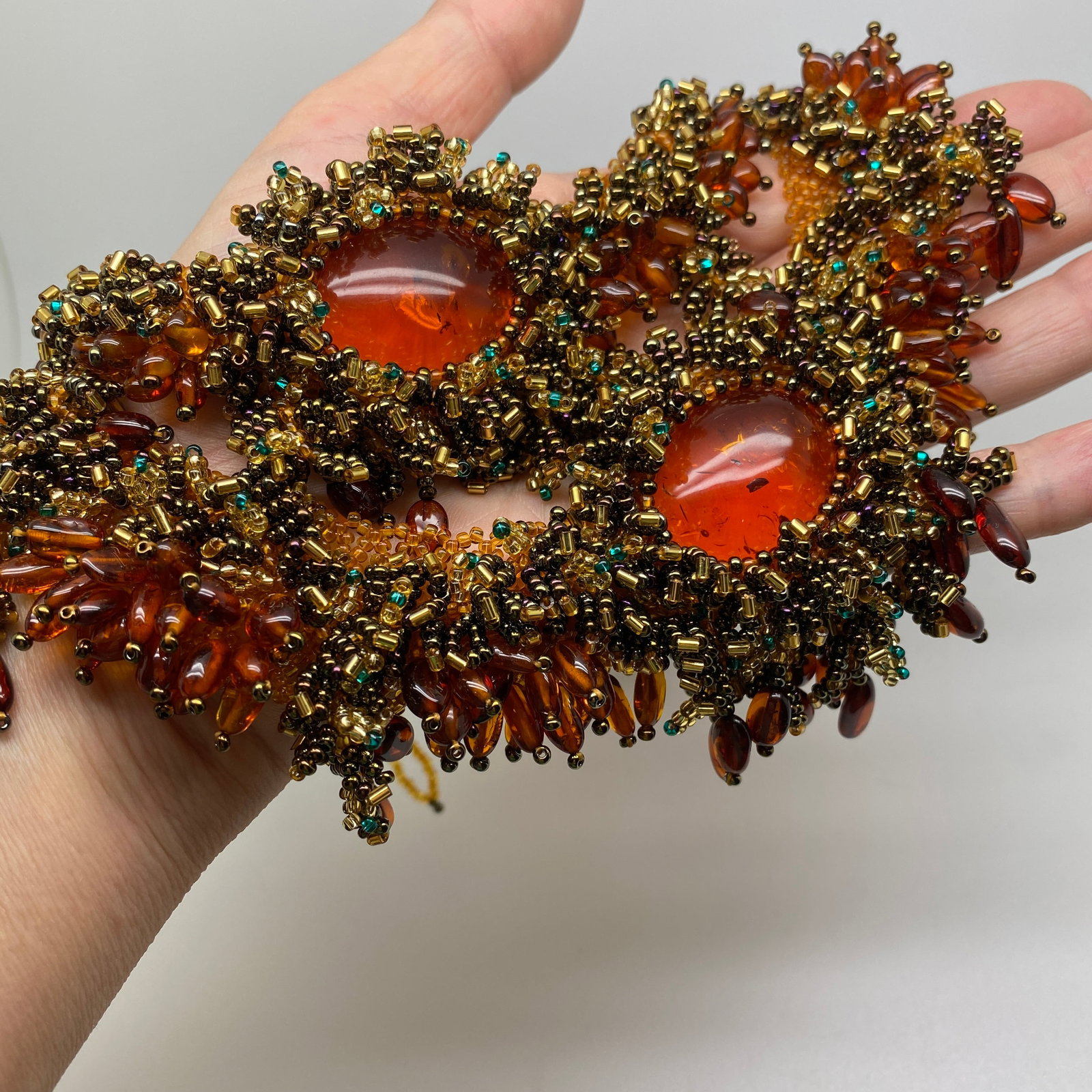 Unique and Remarkable Amber Bracelet and Necklace set made from Leaf Shaped Amber beads - 8