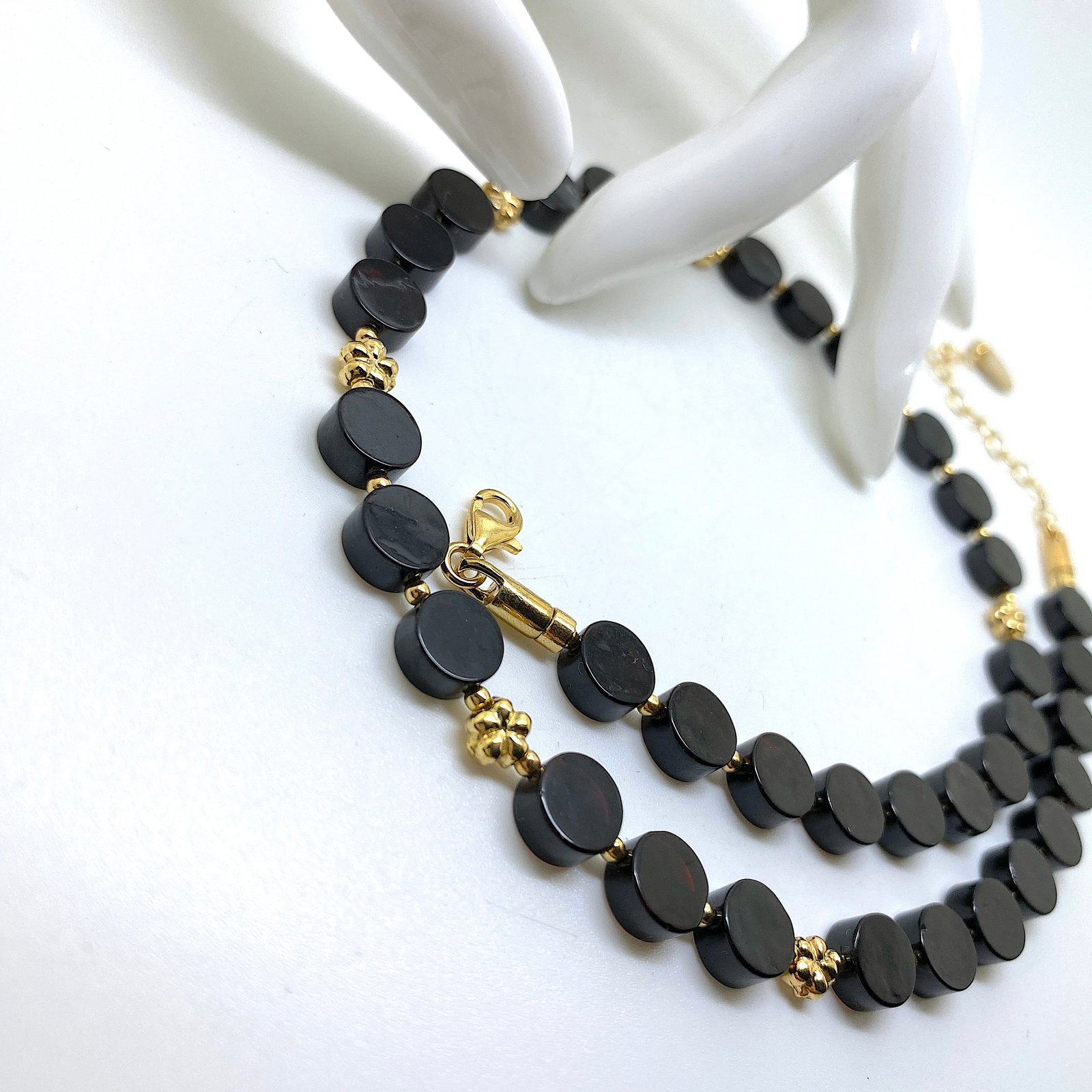 Beautiful Amber Necklace made from Round Amber beads: Title: Beautiful Amber Necklace made from Round Amber beads Metal: Sterling Silver Gemstone: Amber Weight: 13.7 g Size: Size: 450.0 x 8.0 x 8.4 mm Size: 17.717 x 0.315 x 0.331 inches Bead size: 8.0 x