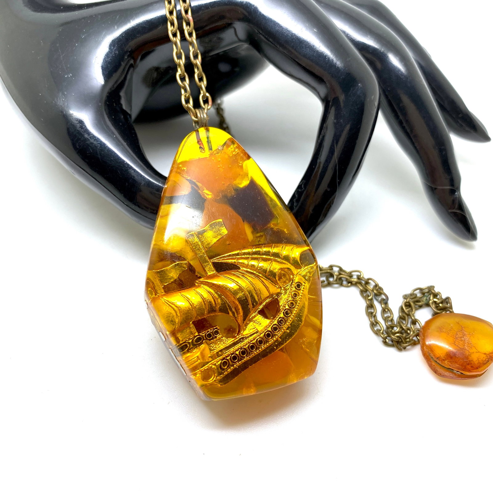 Amazing Vintage Amber Pendant with chain, shaped like a Drop - 7