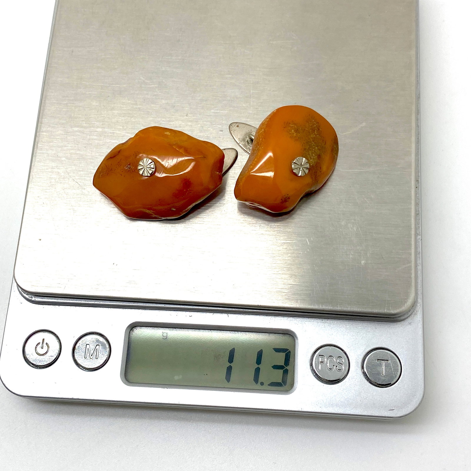 Magnificent Amber Cufflinks: Title: Magnificent Amber Cufflinks Metal: None Gemstone: Amber Weight: 11.3 g Size: Size: 33.0 x 24.0 x 24.0 mm Size: 1.299 x 0.945 x 0.945 inches Made of: (Reconstituted Amber or Whole Stone): Whole