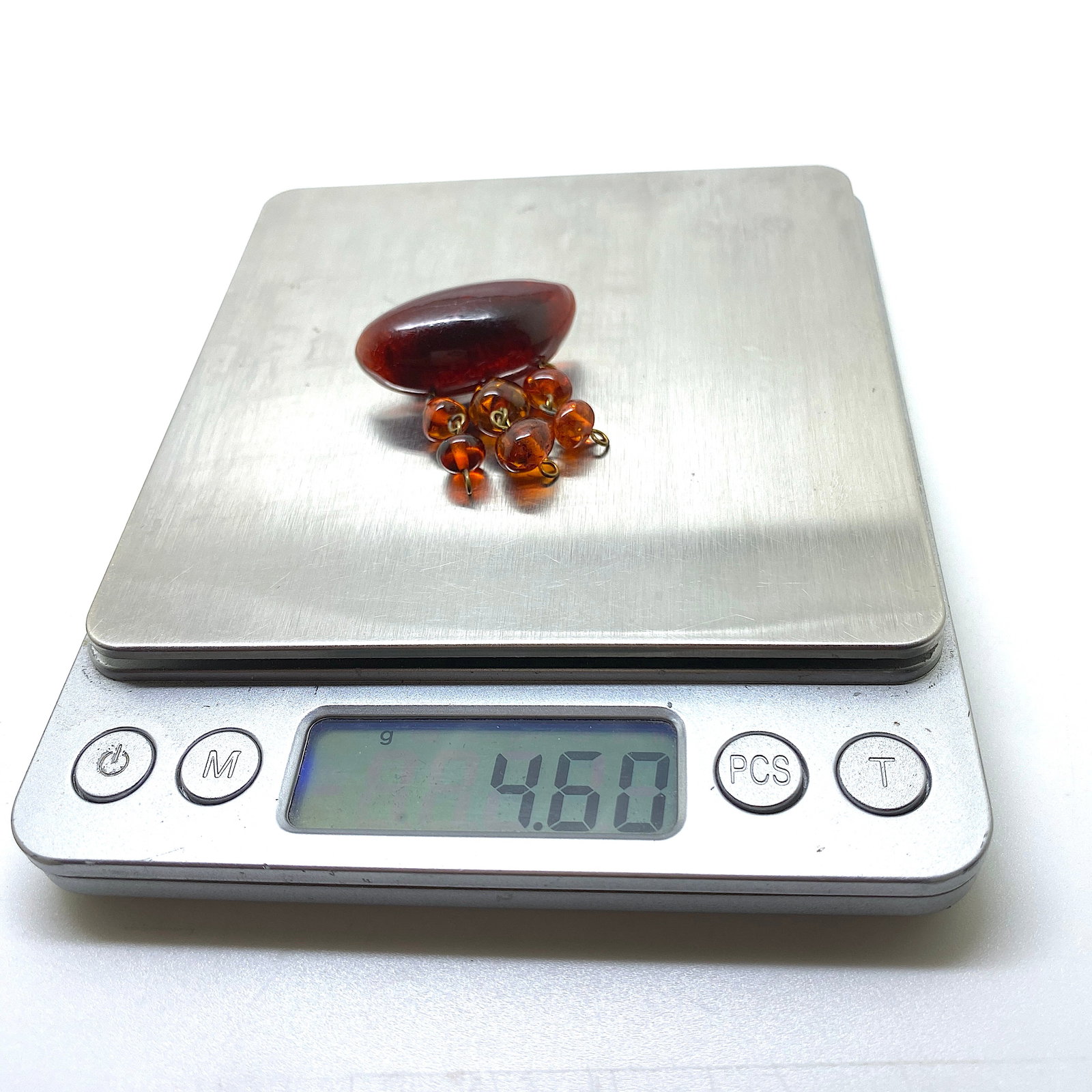 Antique Amber Brooch: Title: Antique Amber Brooch Metal: None Gemstone: Amber Weight: 4.6 g Size: Size: 32.0 x 32.0 x 24.0 mm Size: 1.26 x 1.26 x 0.945 inches Made of: (Reconstituted Amber or Whole Stone): Reconstituted