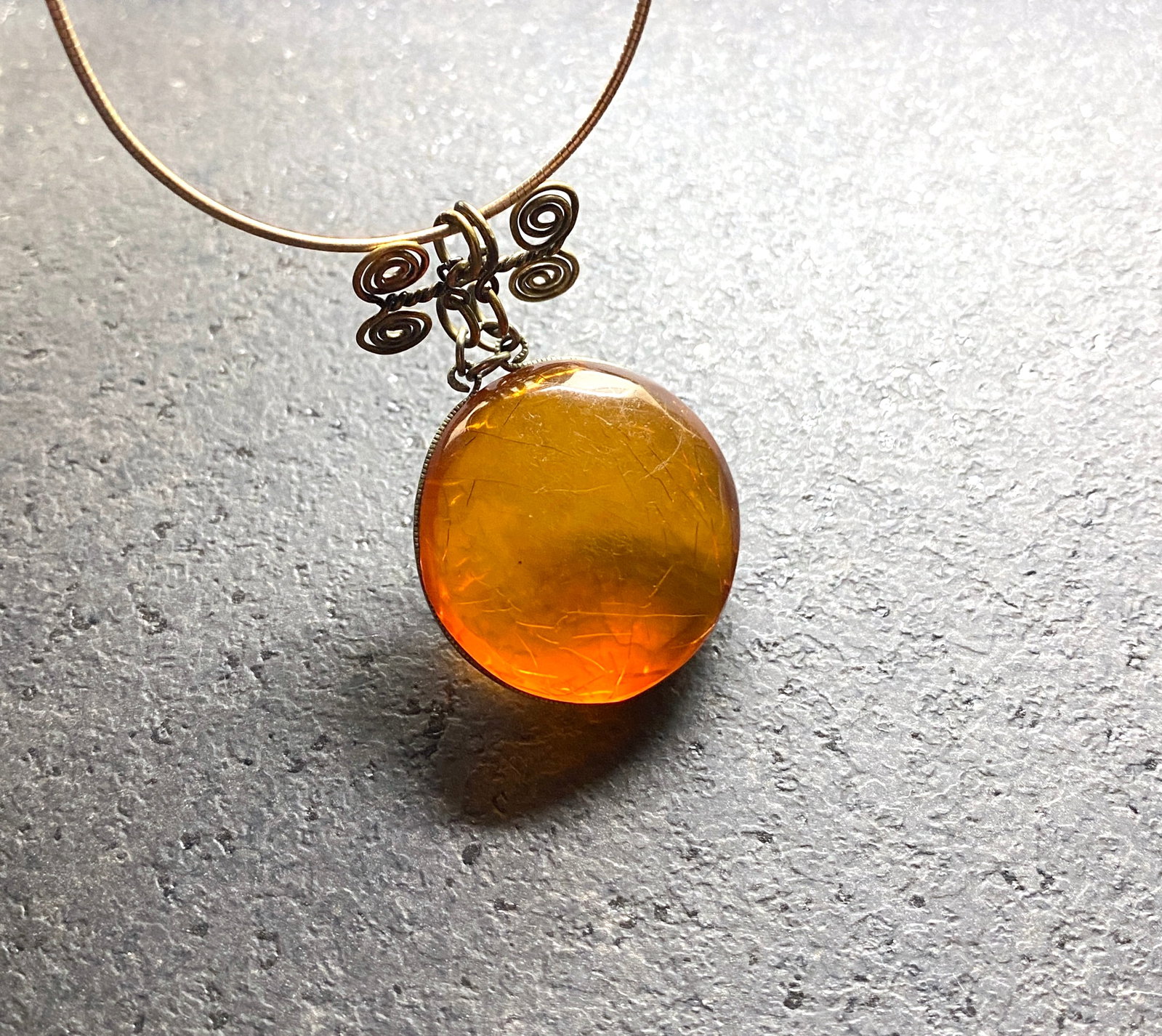 Impressive Vintage Amber Pendant shaped like a Drop - 4