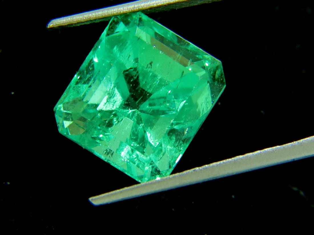 GIA Certified 10.16ct Natural Colombian Green Emerald Square Cut Prime Vivid** - 9