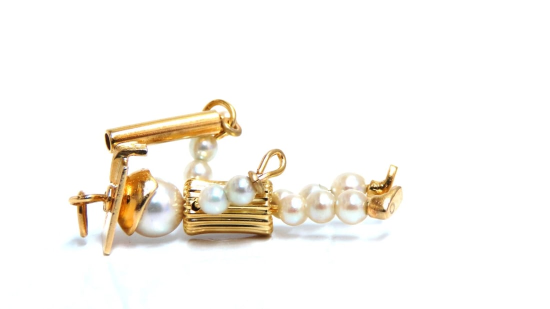 Pearl graduation charm 14kt gold** - 4