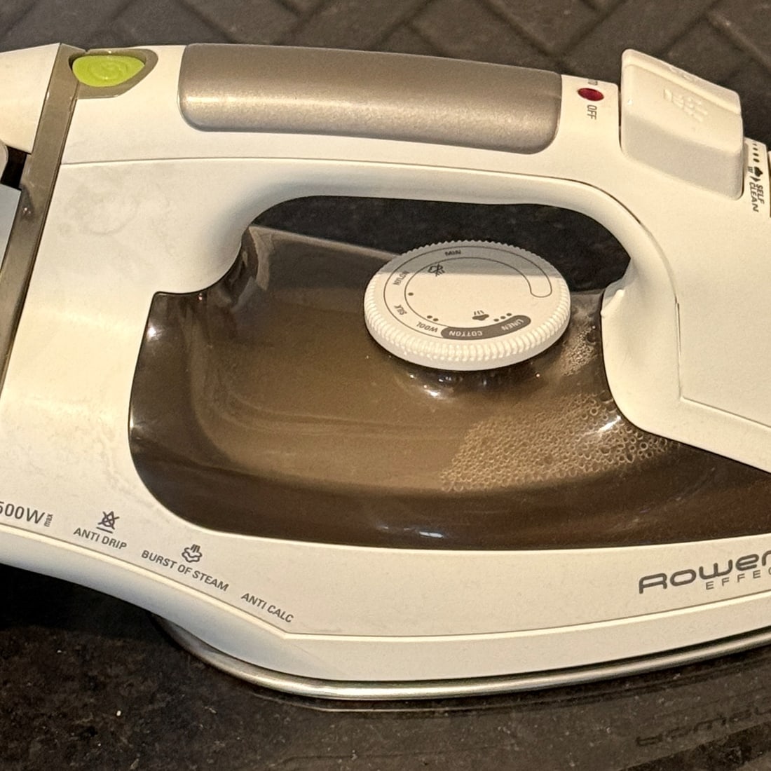 Rowenta Effective 1500W Cord Reel Steam Iron - 4