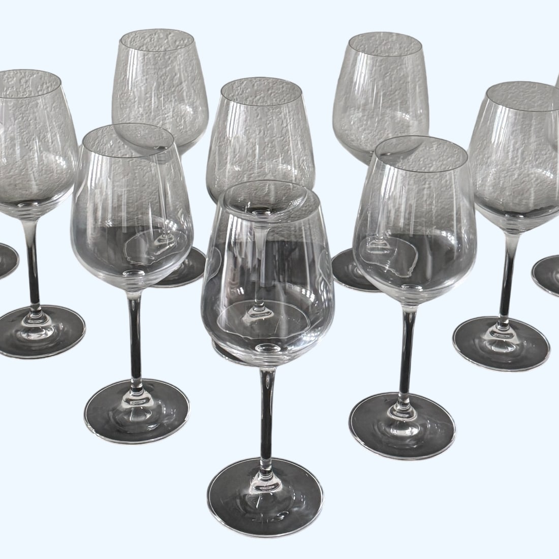 Set of Ten Contemporary 12 oz Wine Glasses: A set of ten contemporary 12 oz wine glasses. Dimensions: Height - 9" Width - 3.5" Depth - 3.5" Weight - 5 lbs Your purchase is protected: In the rare event that the item did not conform to the lot