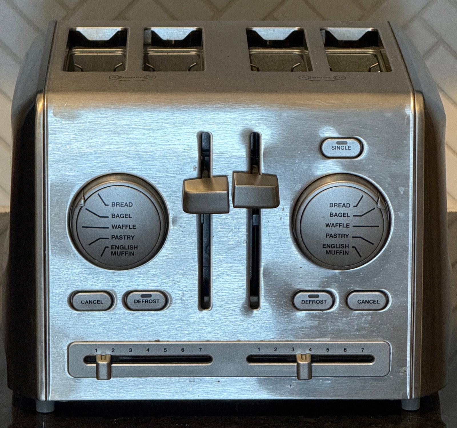 Cuisinart CPT-640 Custom Select 4-Slice Toaster: A contemporary Cuisinart CPT-640 "Custom Select" 4-slice toaster, circa late 20th/early 21st century. This appliance features a brushed stainless steel exterior with black accents, offering a sleek, m