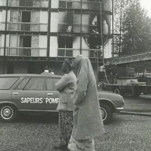 Women AFP - PRESS - Rouen fire May 1981 Vintage Photographs - 2