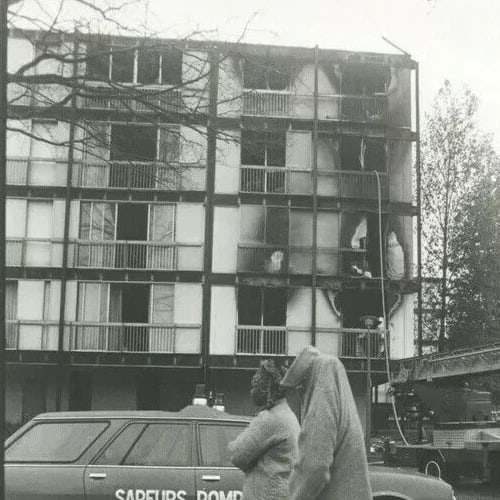 Women AFP - PRESS - Rouen fire May 1981 Vintage Photographs - 3