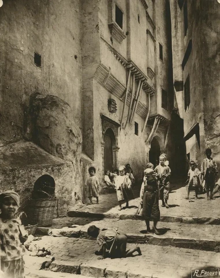 1910 R. PROUHO - Kids in the Street , Algeria Vintage Photographs - 7