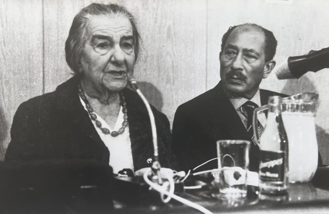 Vintage Photograph Press Photo A.F.P - Golda Meir, Sadate President, Yom Kippour - 2