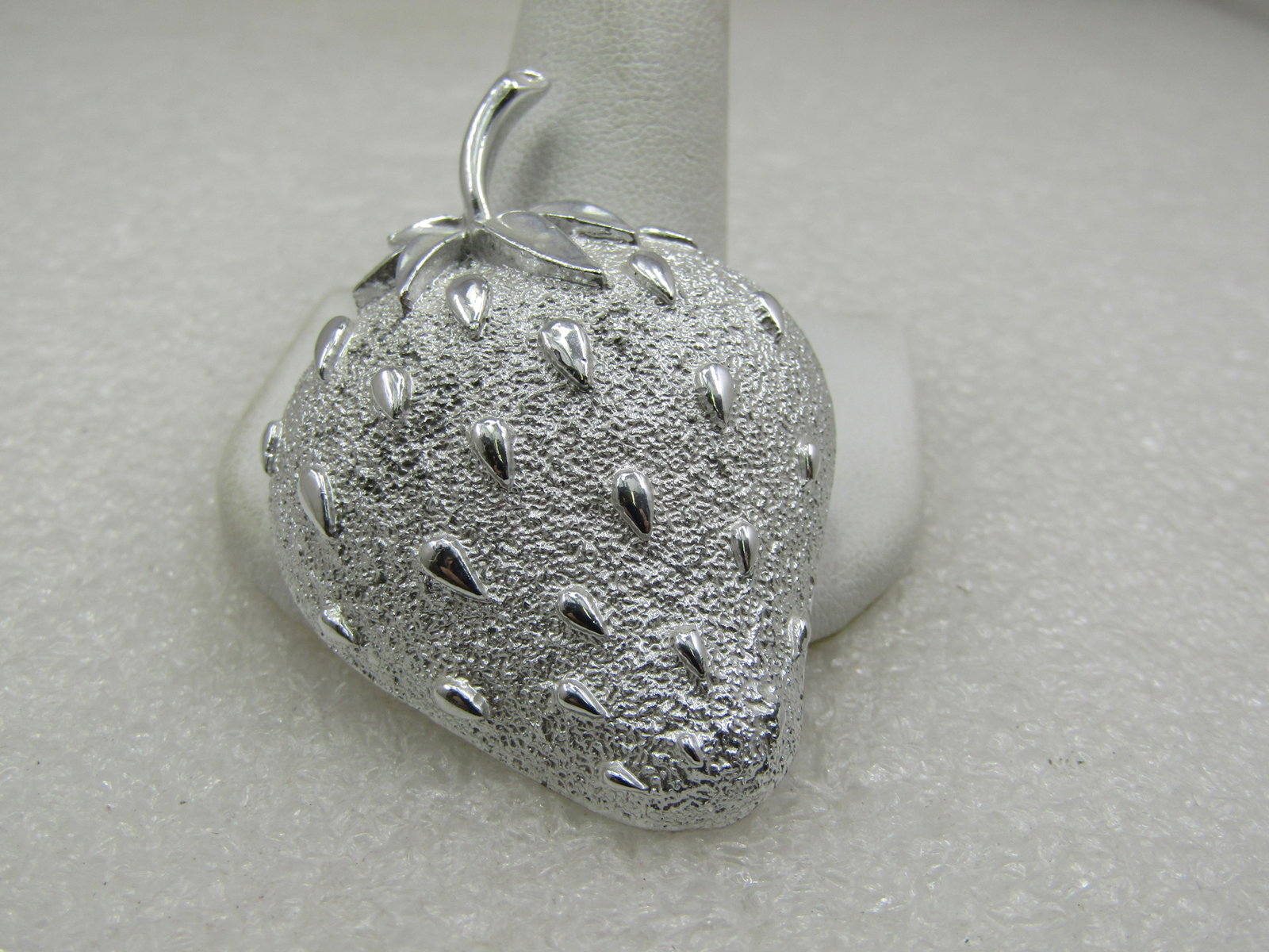 Vintage Strawberry Brooch, Sarah Coventry, 1960's-1970's, - 3