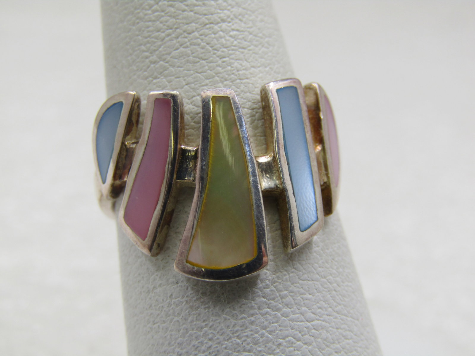 Vintage Sterling Inlaid Pastel Mother-of-Pearl Ring, Sz. 7.: Vintage Sterling Inlaid Pastel Mother-of-Pearl Ring, Sz. 7.. Irregular shaped staggered pickets in blue, pink, and yellow. Size 7. Signed LS and marked sterling and tested. Weight is appx. 4.09 gr.