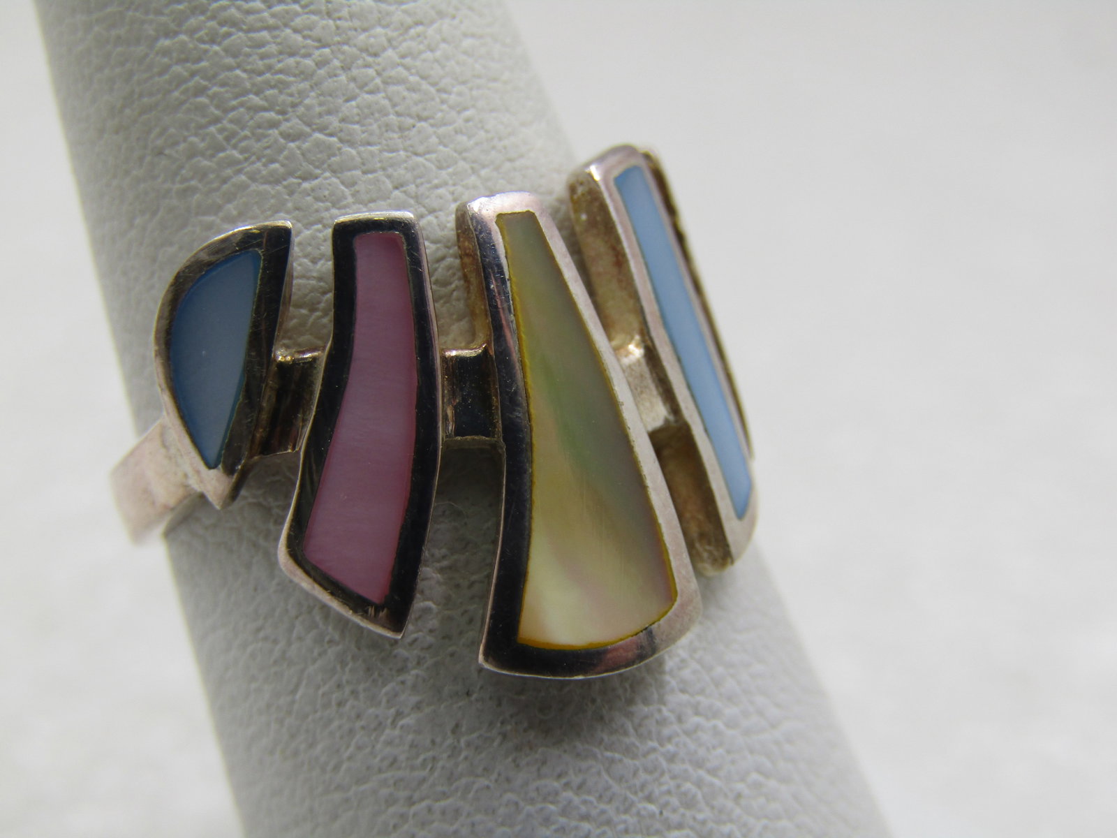 Vintage Sterling Inlaid Pastel Mother-of-Pearl Ring, Sz. 7. - 2
