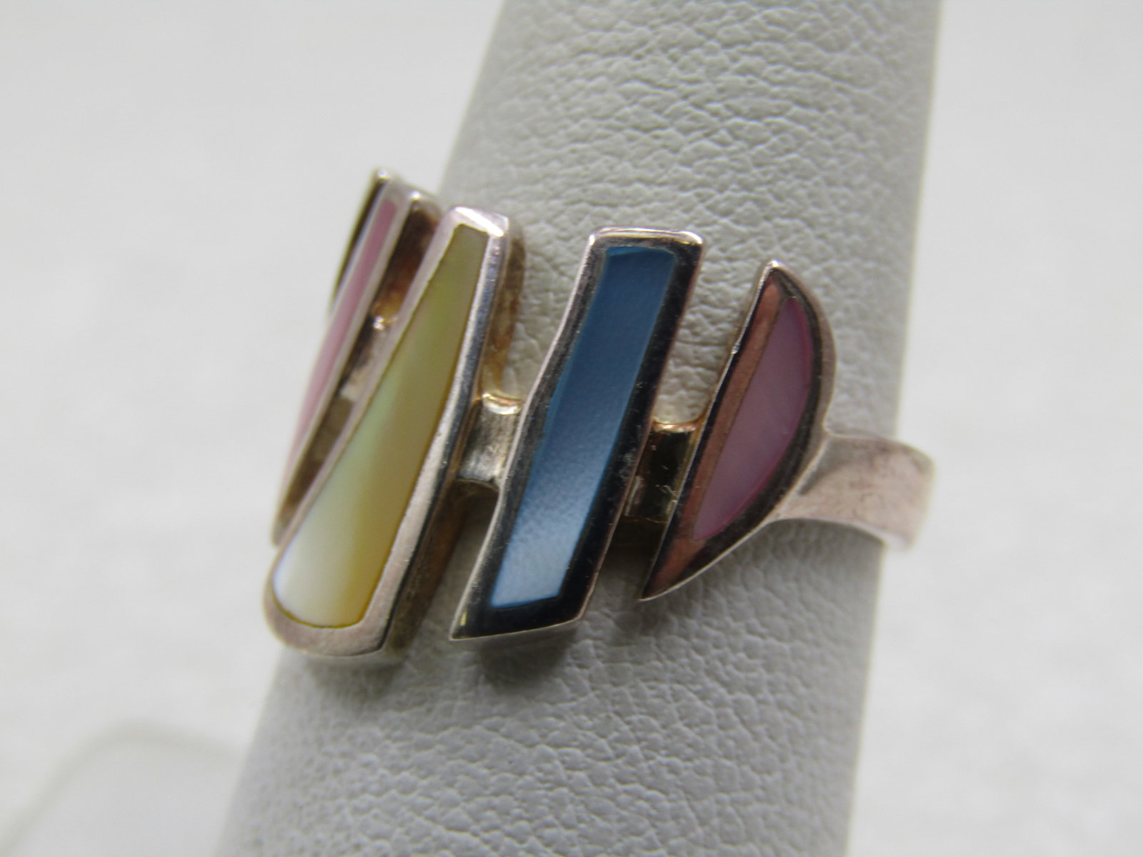 Vintage Sterling Inlaid Pastel Mother-of-Pearl Ring, Sz. 7. - 3