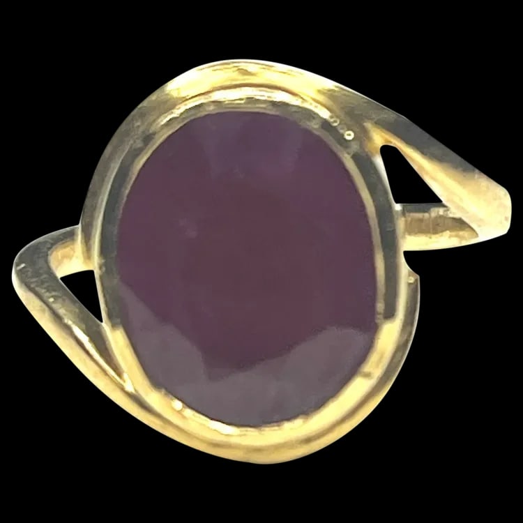 Estate 22k Gold 5 Carat Oval Ruby Ring: Title: Estate 22k Gold 5 Carat Oval Ruby Ring Description: Estate 22k Gold 5 Carat Oval Ruby Ring Hallmarked: 22k, H, Swastika Approx. 5-6 Carat Ruby Weighs 6.1 grams Size US 6 Reserve: $3,900.00 Ship