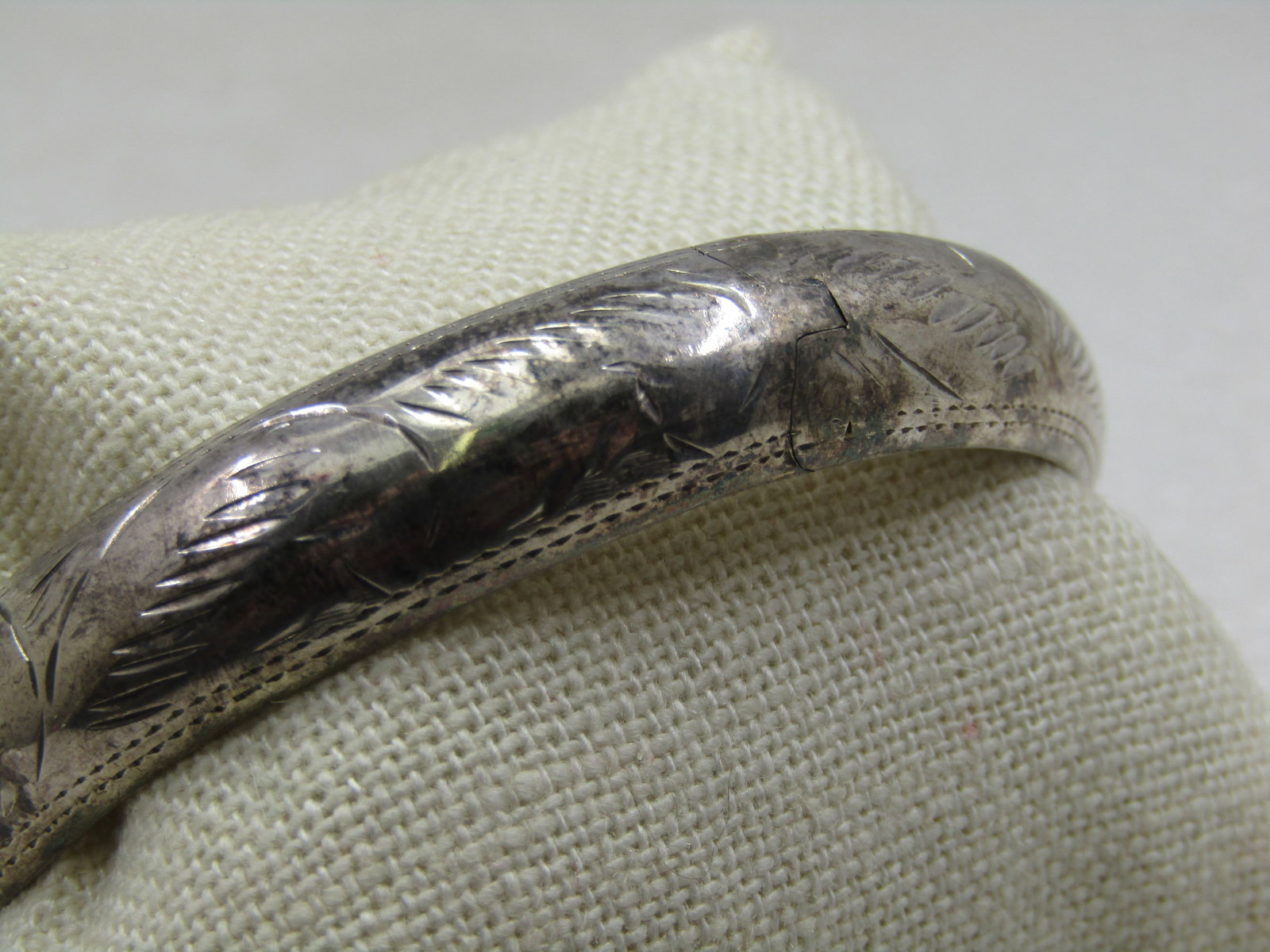 Vintage Sterling Hinged Bangle Bracelet, Safety Chain, 7.25", 11mm, Signed: Vintage Sterling Hinged Bangle Bracelet, Safety Chain, 7.25", 11mm, Signed I.S.C.T.H. Age is appx. 1960's. Sturdy bracelet that has some weight to it at appx. 17.30 gr. The opening is appx. 2.5"