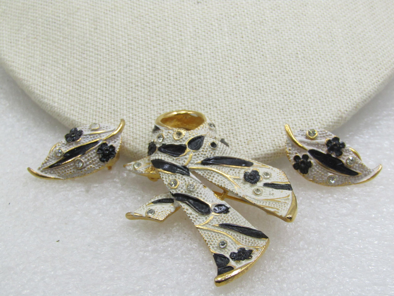 Vintage BSK Black & Tan Brooch & Clip Earrings Set - 2