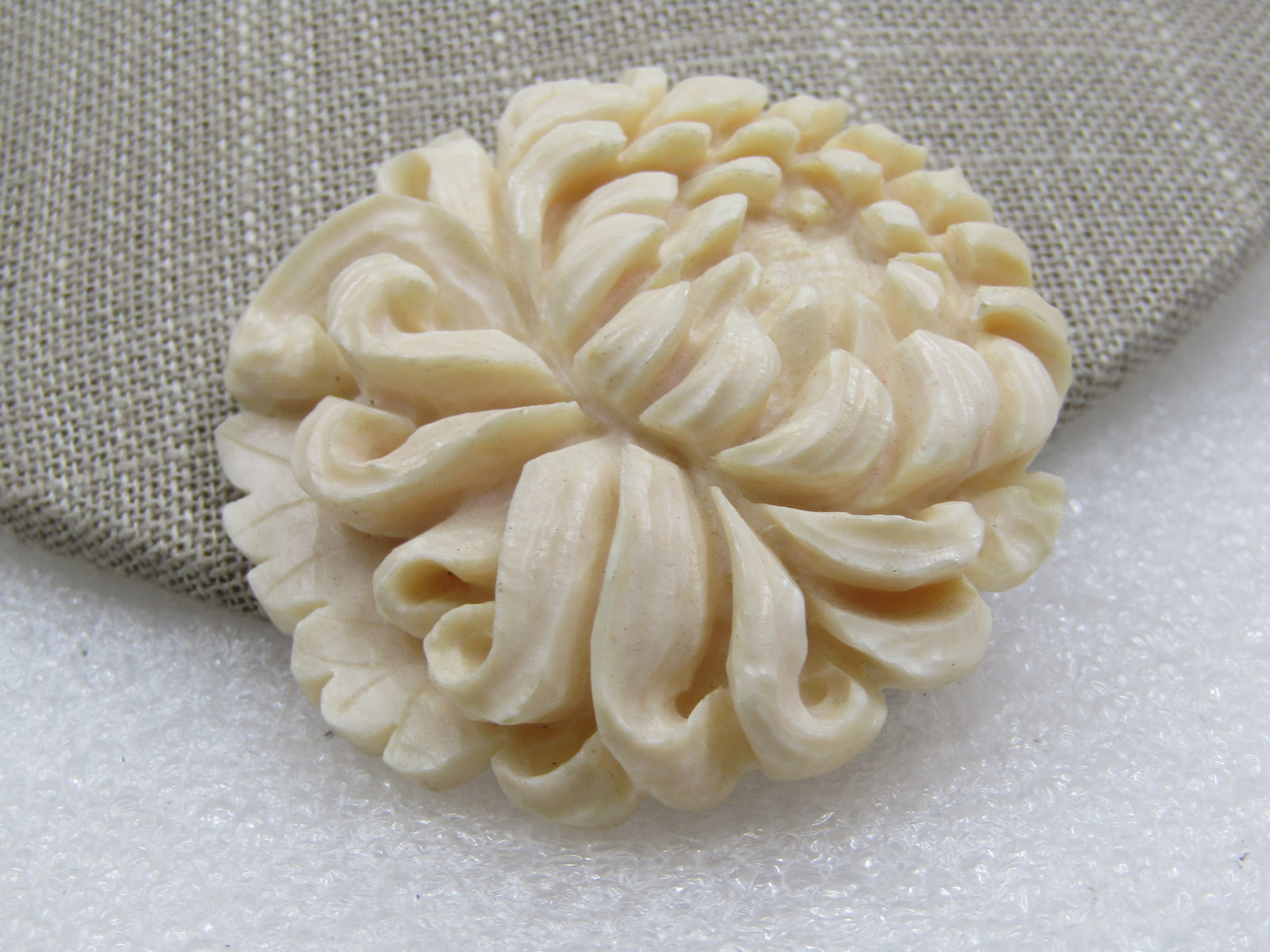 Vintage Molded Floral White Mum Blossom Brooch, Trombone Clasp, 2" - 2