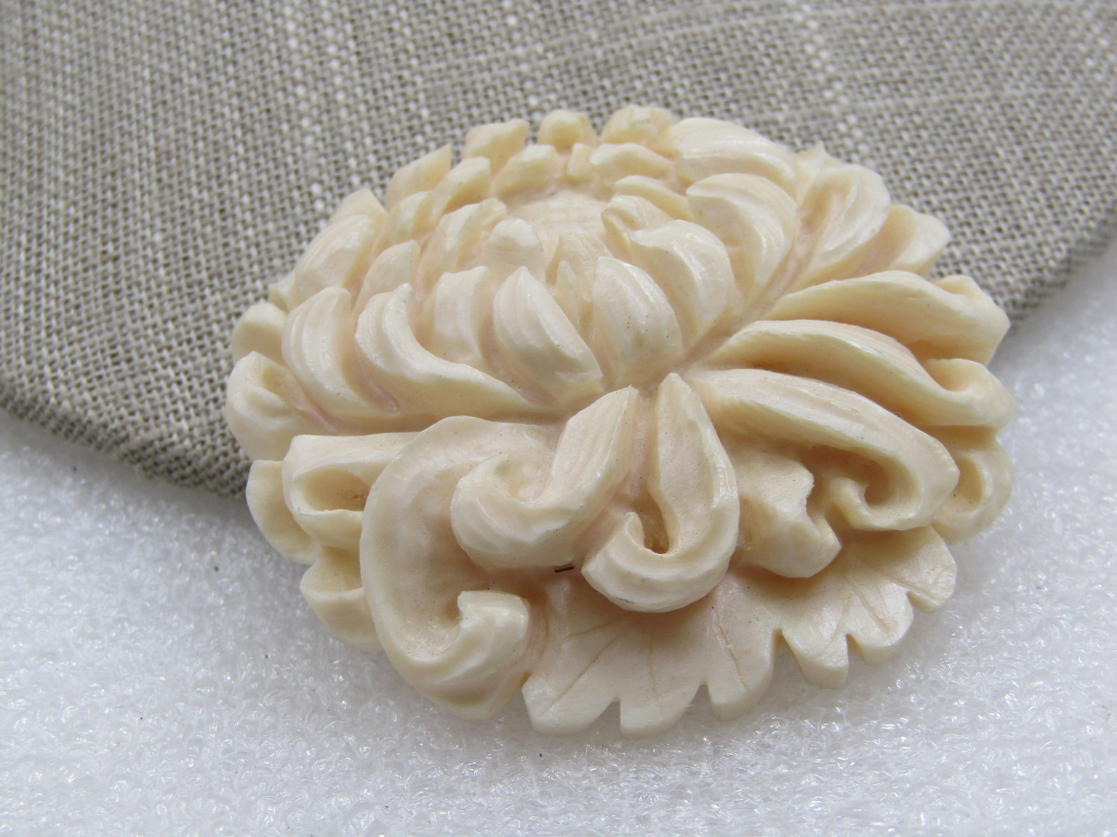 Vintage Molded Floral White Mum Blossom Brooch, Trombone Clasp, 2" - 3