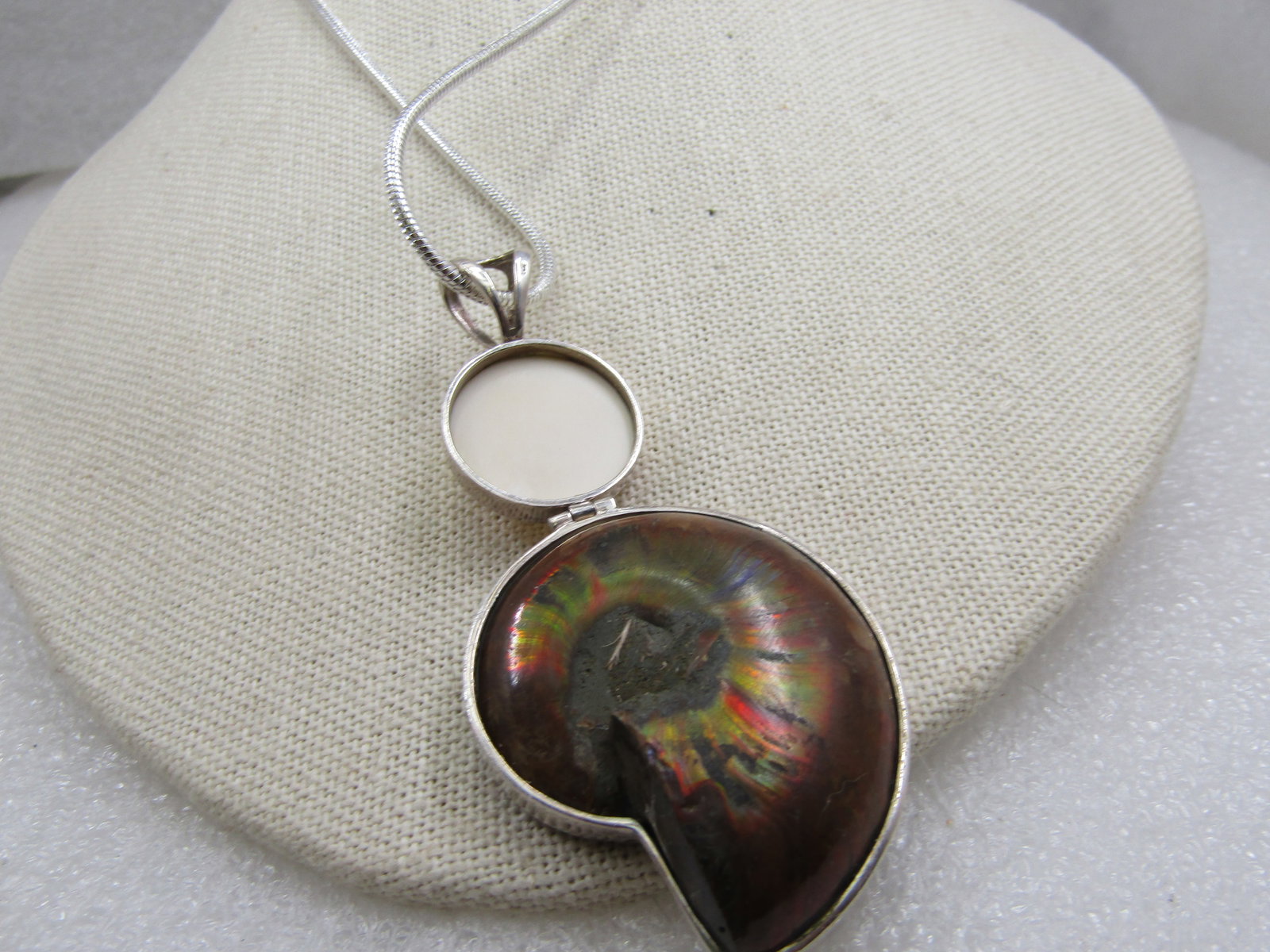 Vintage Sterling Ammonite & Moon Face Pendant on 20" Plated Chain - 5