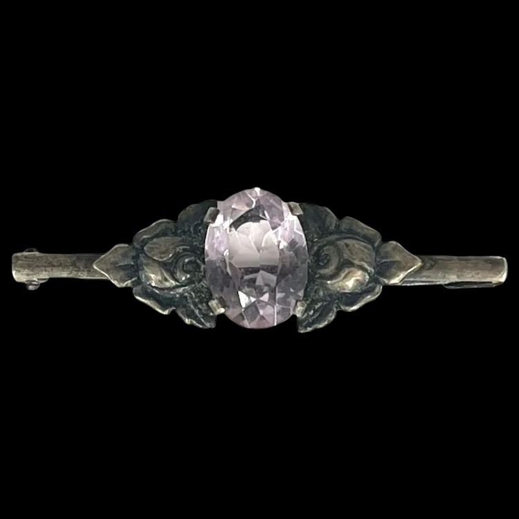 Vintage Silver Amethyst Rose Bar Pin/ Brooch: Title: Vintage Silver Amethyst Rose Bar Pin/ Brooch Description: Vintage Silver Amethyst Rose Bar Pin/ Brooch Hallmarked: No Hallmark Seen, Tested as 835 Silver Weighs 2.7 grams Measures Approx. 1.5