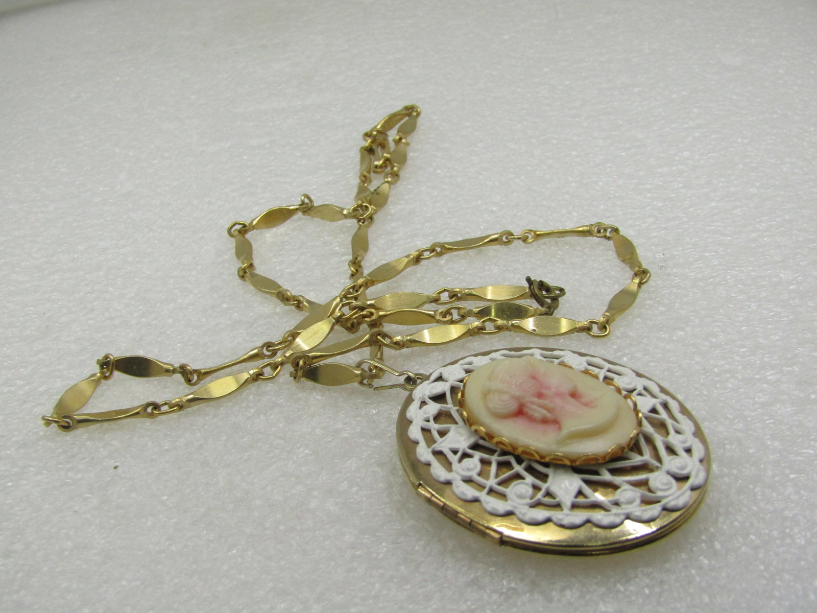 Vintage Cameo Lace Locket Necklace, 24"m 1960's-1970's - 6