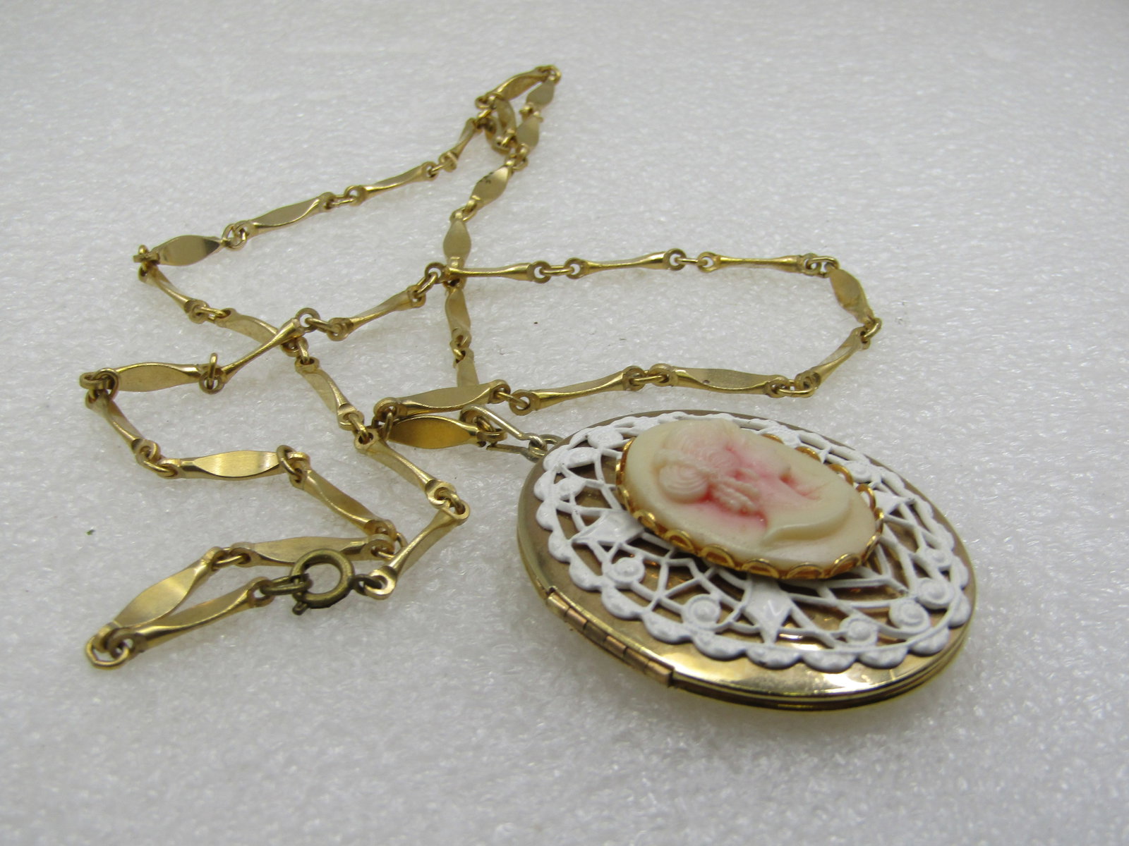Vintage Cameo Lace Locket Necklace, 24"m 1960's-1970's - 7