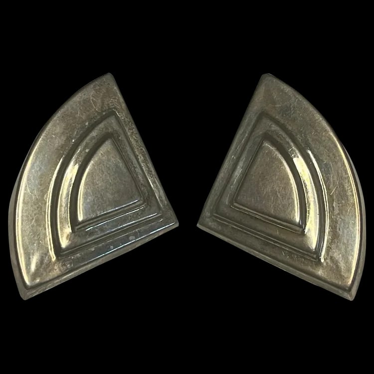 Vintage Sterling Silver Oversized Triangle Earrings: Title: Vintage Sterling Silver Oversized Triangle Earrings Description: Vintage Sterling Silver Oversized Triangle Earrings Sterling Silver Weighs 13.3 grams Measures 1.25 x 1.75 inches Reserve: