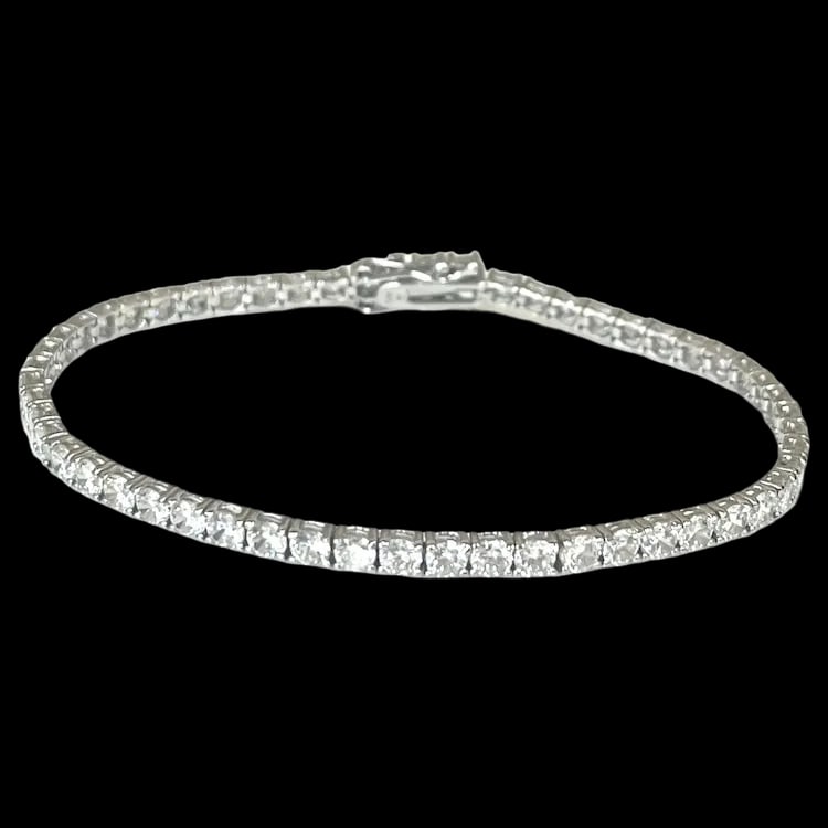 Estate 14k White Gold 3 Carat Diamond Tennis Bracelet: Title: Estate 14k White Gold 3 Carat Diamond Tennis Bracelet Description: Estate 14k White Gold 3 Carat Diamond Tennis Bracelet Hallmarked: 14k 55 Diamonds Totaling Approx. 3 Carats Clarity VS2 Color