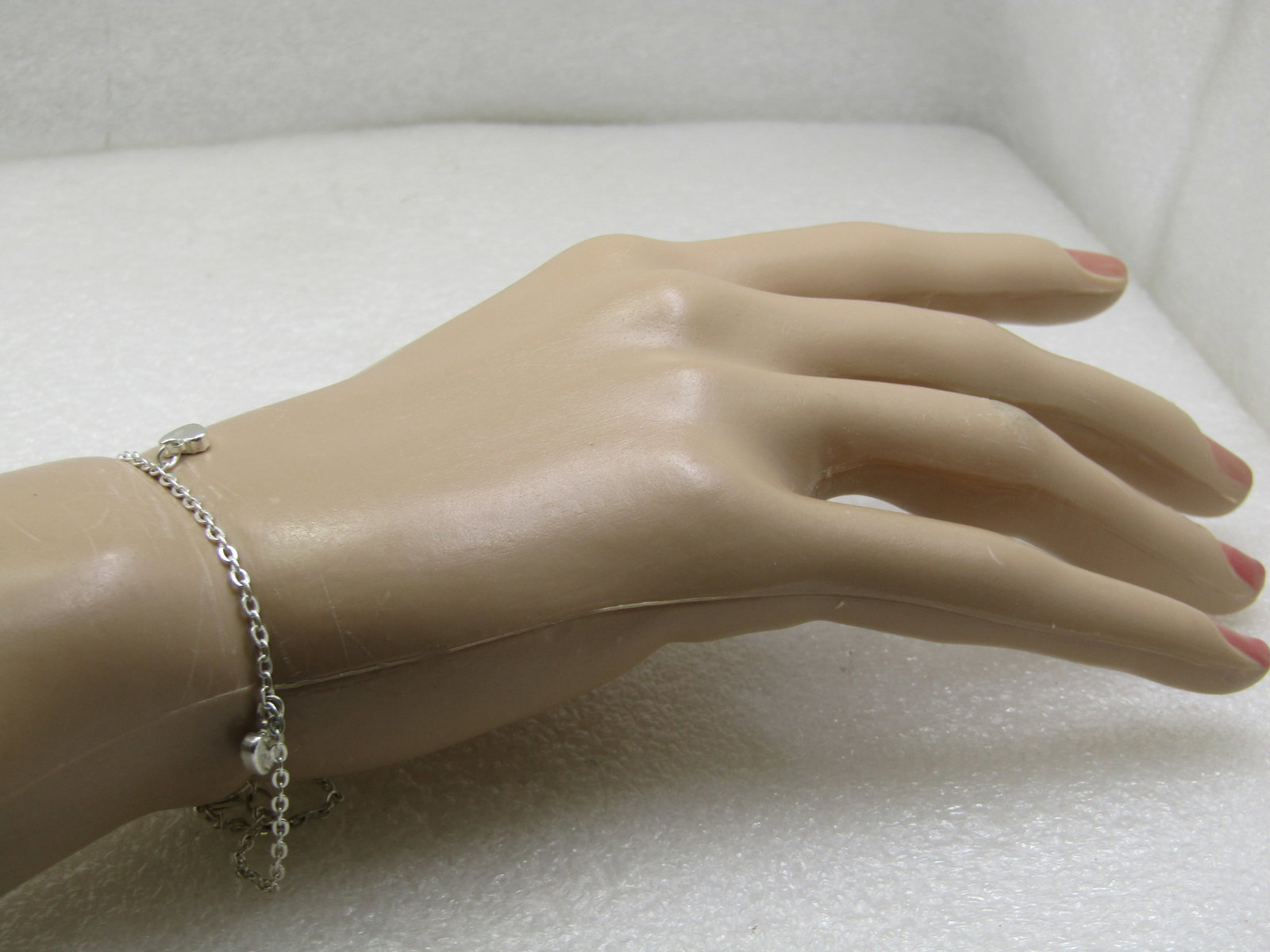 Silver Tone Ridge Heart Ankle Bracelet, 9.25" - 5