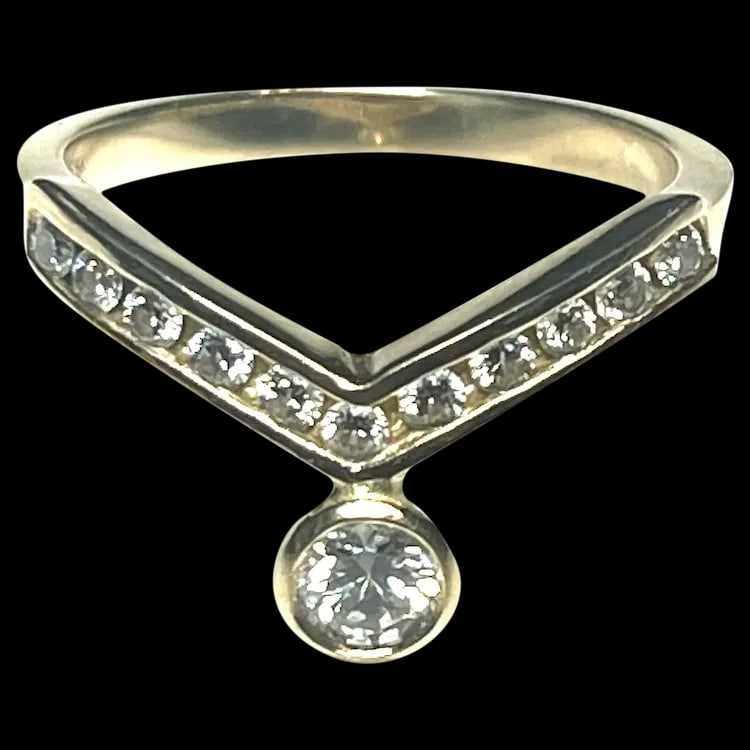 14k Diamond Chevron V Ring - Stackable: Title: 14k Diamond Chevron V Ring - Stackable Description: 14k Diamond Chevron V Ring - Stackable Hallmarked: 14k Approx. 1/2 Carat Total (12 diamonds) .20pt Center Stone Clarity VS1, Color H Weighs