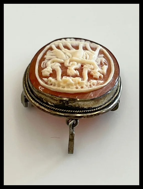 Vintage Silver and Shell Three Ladies Pendant/ Brooch - 4