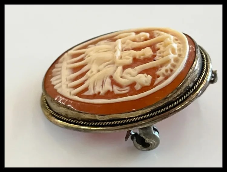 Vintage Silver and Shell Three Ladies Pendant/ Brooch - 5