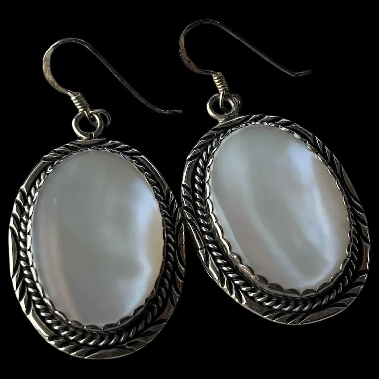 Large Vintage Sterling Silver Earrings: Title: Large Vintage Sterling Silver Earrings Description: Large Vintage Sterling Silver Earrings Hallmarked 925 Sterling Silver Weighs 13.9 grams Measures 1 x 2 inches Reserve: $55.00 Shipping: