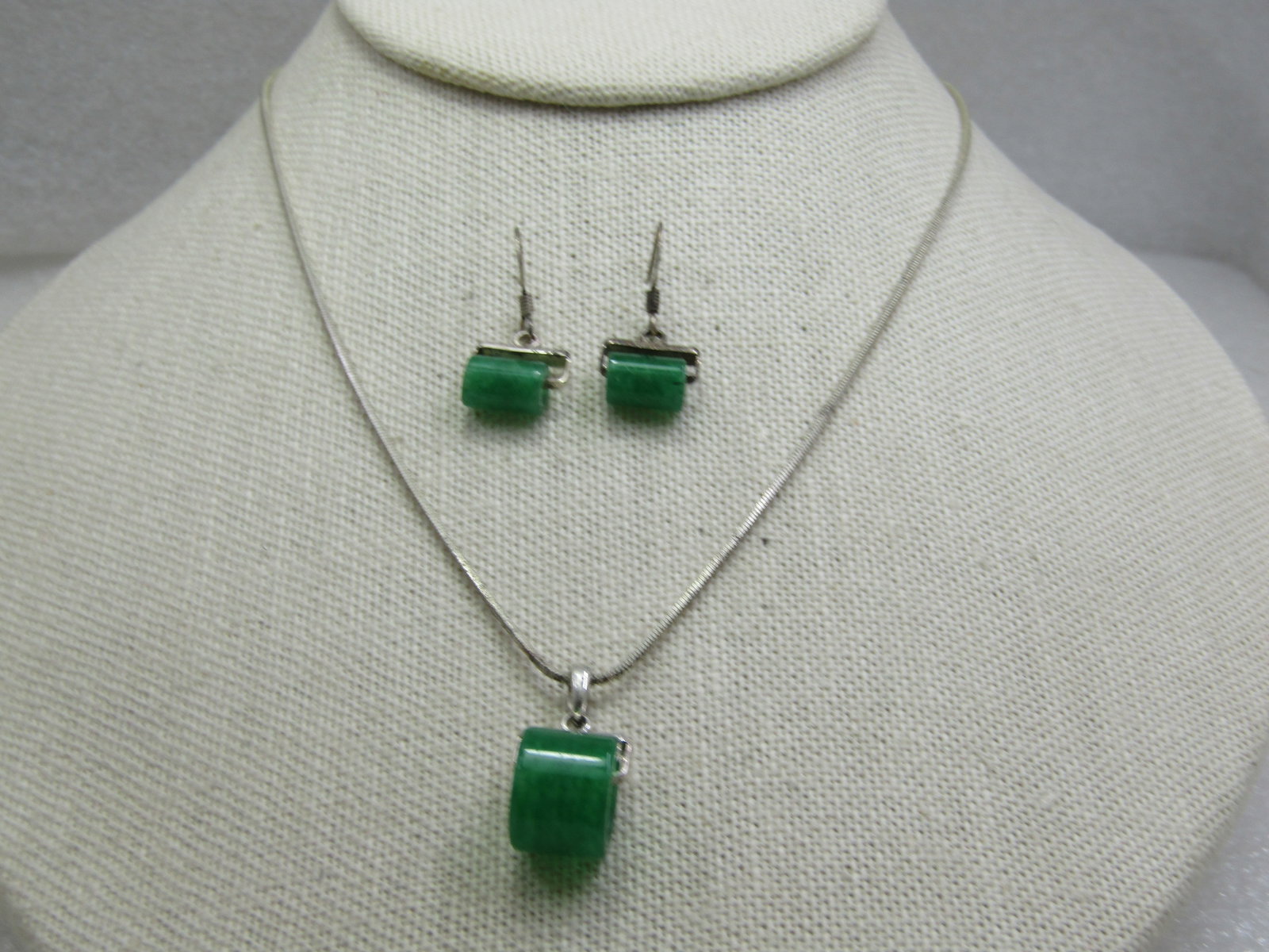 Silver Plated Jadeite Necklace & Pierced Earring, 19" Square Serpentine Chain - 3