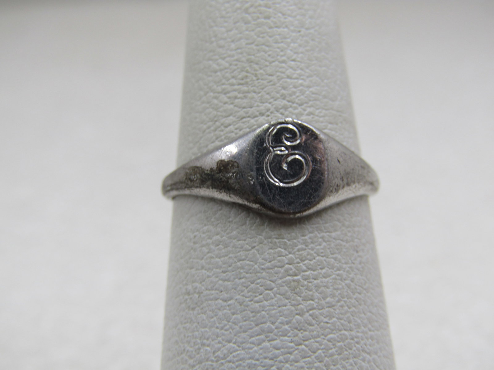 Vintage Sterling Initial E Ring, Espo, Sz. 5.75: Vintage Sterling Initial E Ring, Espo, Sz. 5.75. Script E on the flat top of the ring. Weight of the ring is papx. 1.37. Signed ESPO and marked sterling and tested. Age is appx. 1960's-1970's. Very
