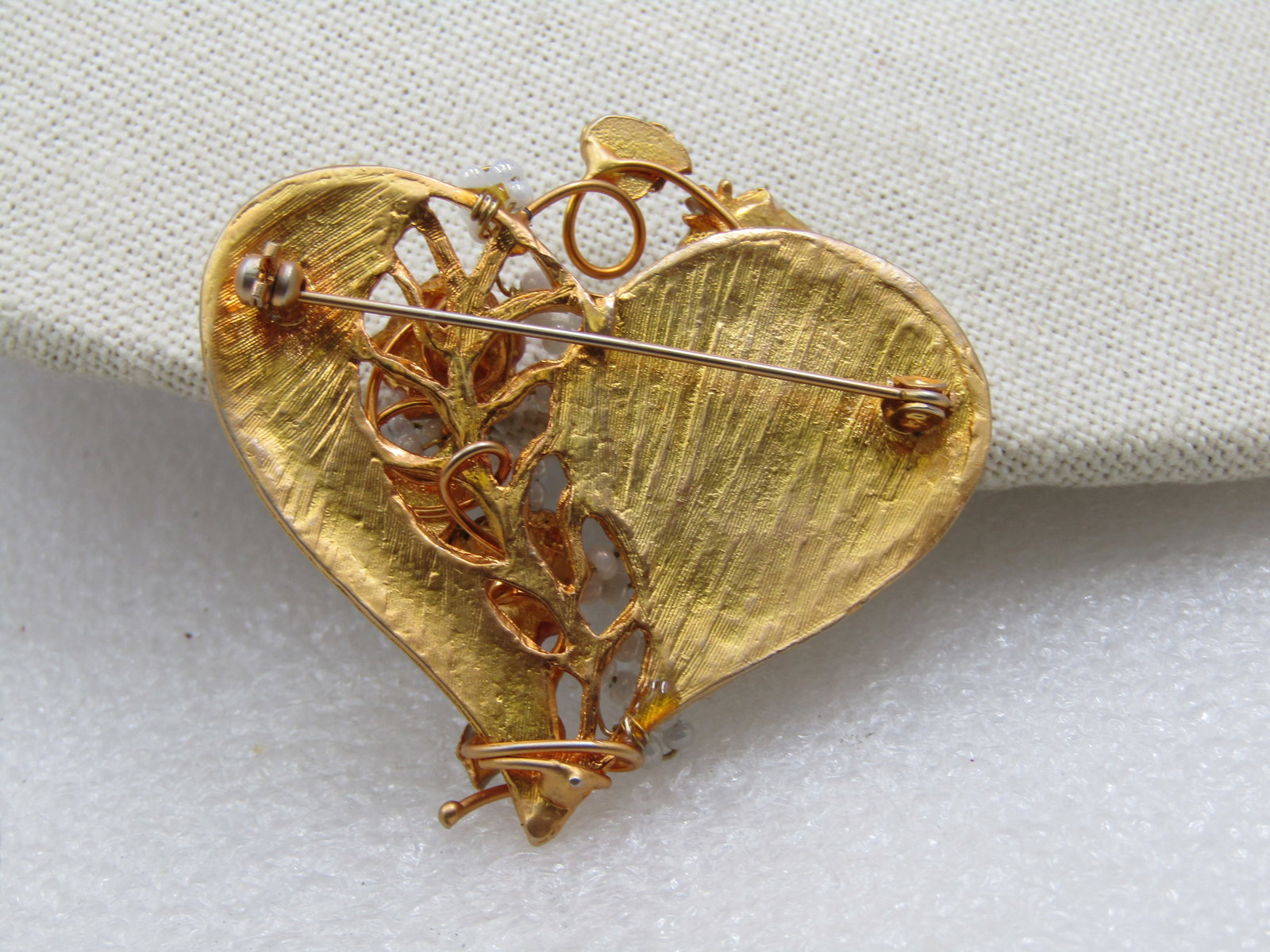 Vintage Enameled Heart Brooch with Trailing Roses & Faux Pearls - 5