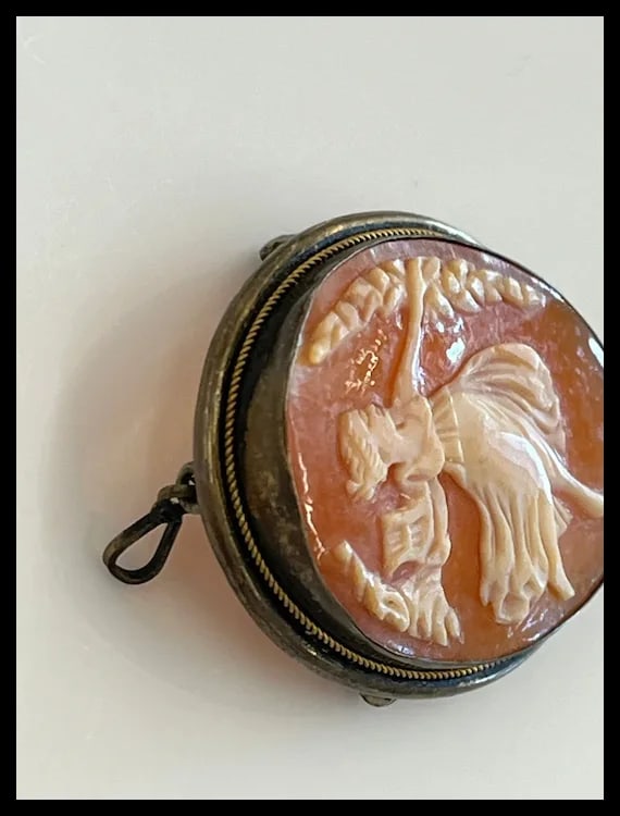 Vintage Signed Shell Cameo Pendant/ Brooch - 5