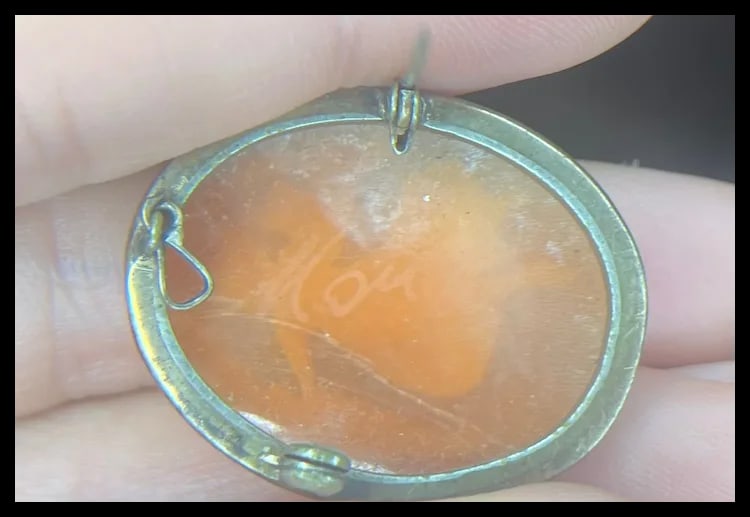 Vintage Signed Shell Cameo Pendant/ Brooch - 7