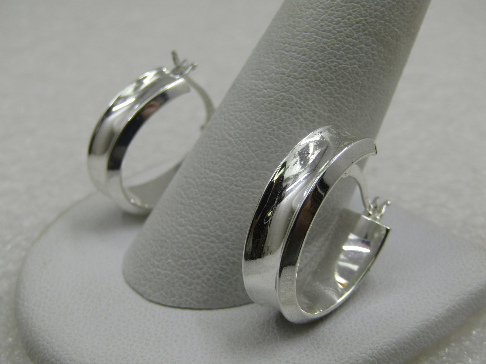 Vintage Sterling 7mm Hoop Pierced Earrings, Signed JCM - 2