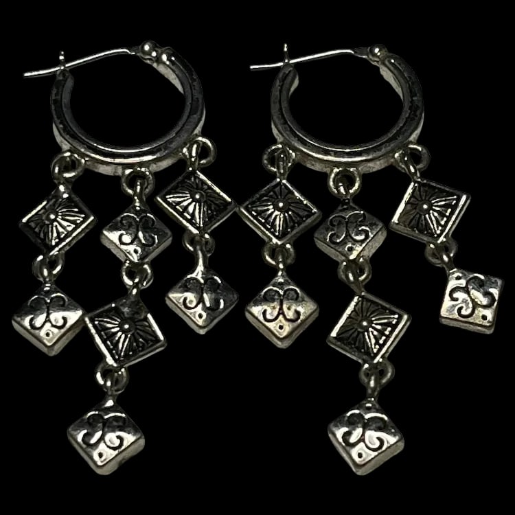 Estate Sterling Silver Chandelier Earrings: Title: Estate Sterling Silver Chandelier Earrings Description: Estate Sterling Silver Chandelier Earrings Sterling Silver Weighs 8.7 grams Measures .50 x 1.5 inches Reserve: $40.00 Shipping: Domestic: