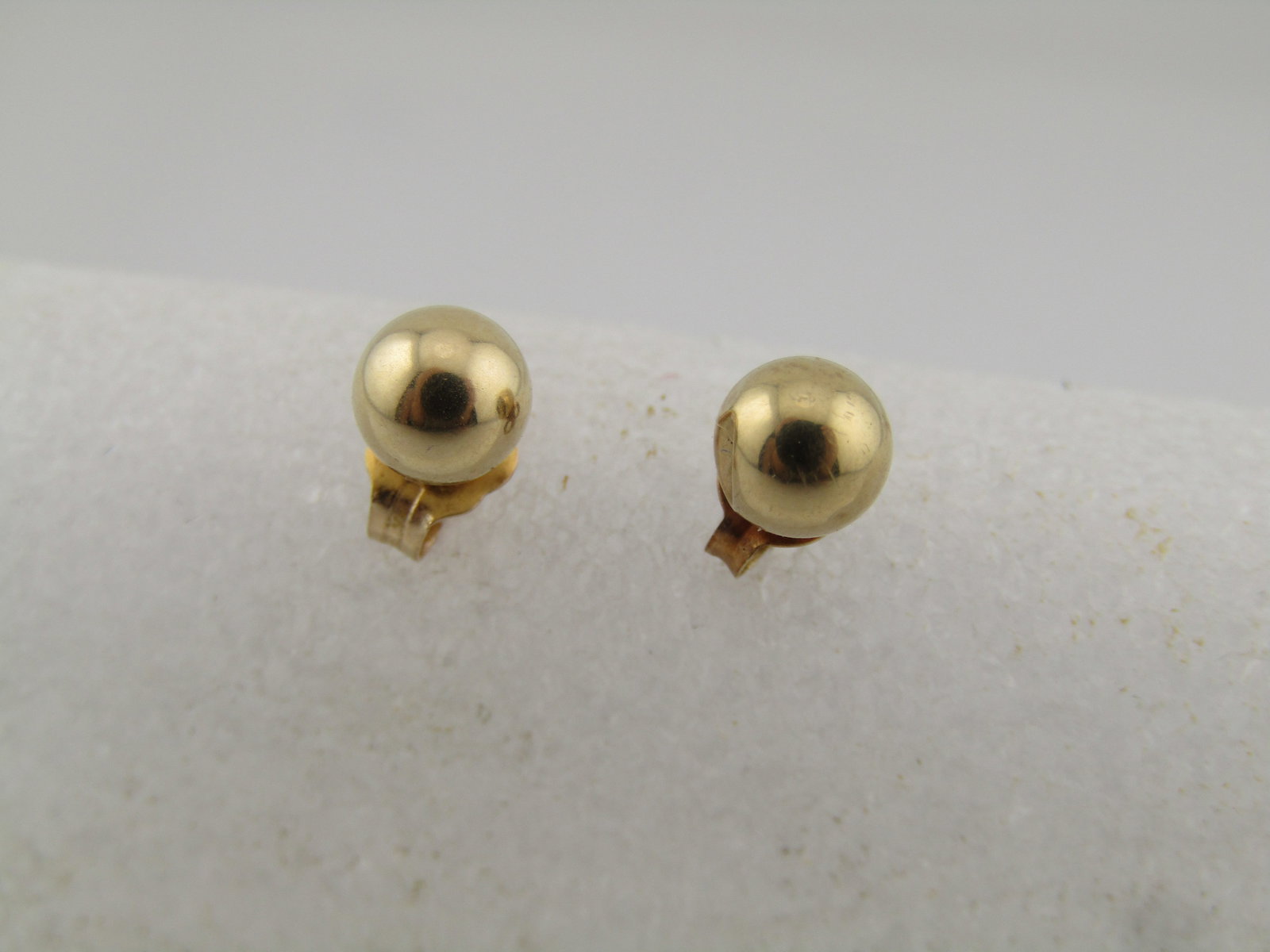 Vintage 14kt 4.5mm Ball Stud Earrings, Pierced, 1960's.-1970's - 3