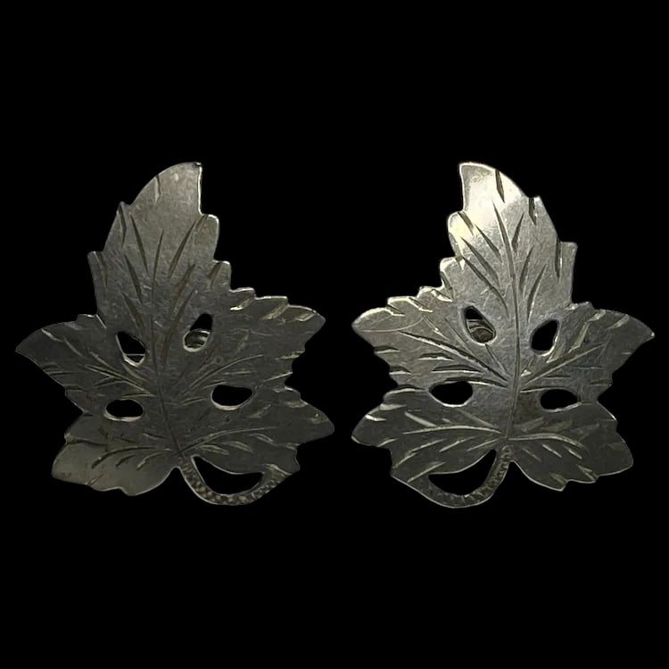 Vintage Sterling Silver Leaf Screw Back Earrings (1 of 5)
