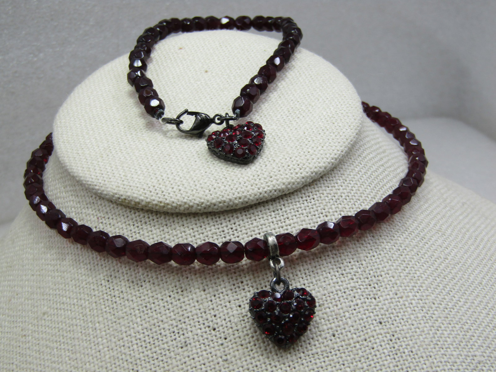Vintage Red Faceted Beaded Necklace & Earrings Set - 2
