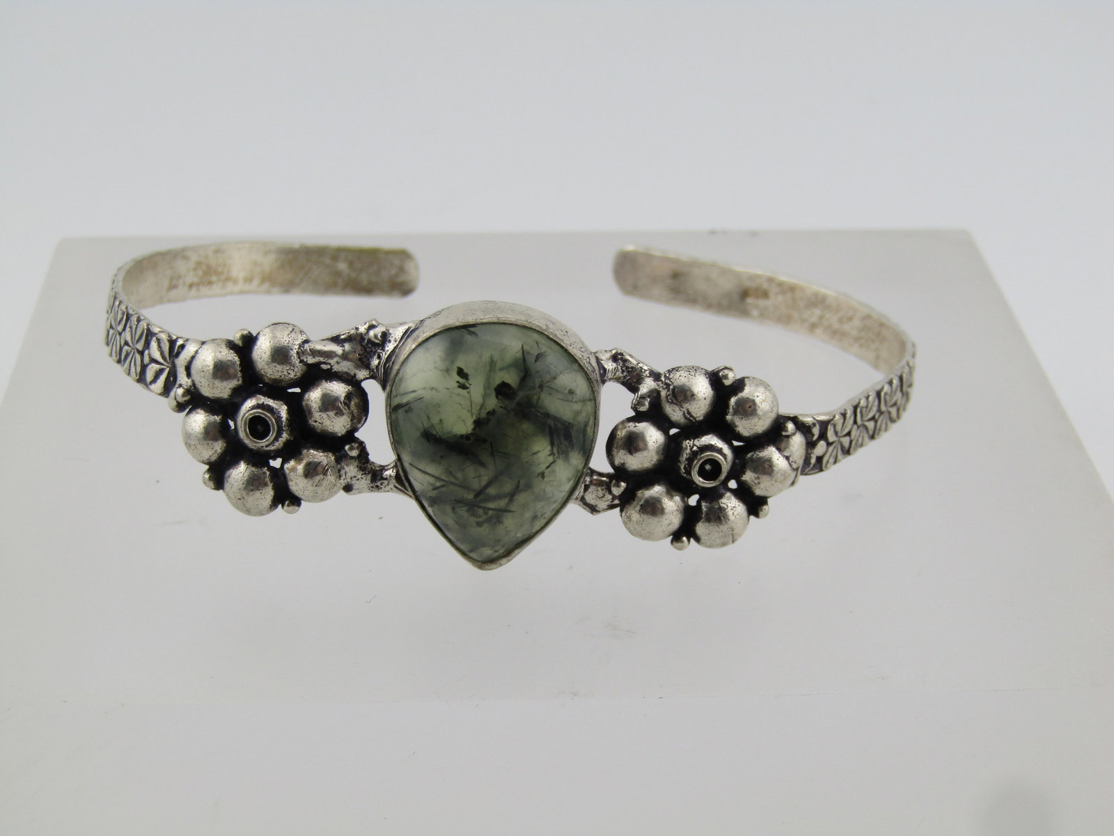 Silver Southwestern Style Cuff Bracelet, Green Stone 8", 1980's-1990's - 3