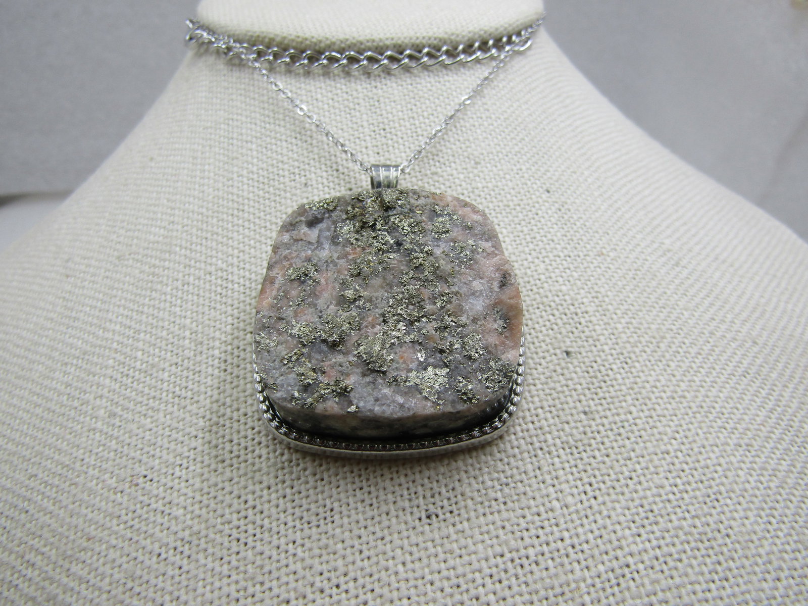 Vintage Drusy Quartz Necklace, 21" Silver Tone Chain: Vintage Drusy Quartz Necklace, 21" Silver Tone Chain with Southwestern Appeal. This is a chunky pendant at 1.75" long and 1.5" wide with a squared druzy quartz that is appx. 32mm square with rounded