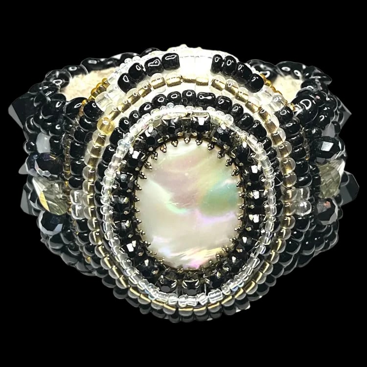 Vintage Lot of Brooches: Title: Vintage Lot of Brooches Description: Vintage Lot of Brooches Reserve: $50.00 Shipping: Domestic: Flat-rate of $6.00 to anywhere within the contiguous U.S. International: Foreign shipping rates