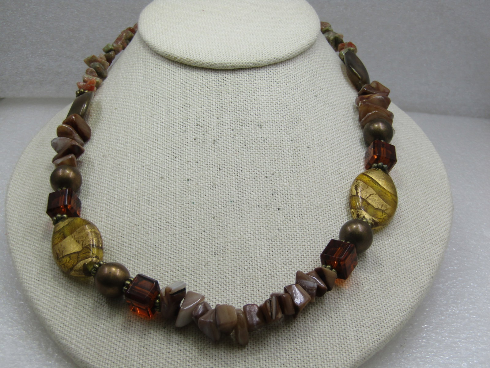 Vintage Polished Agate, Amber Glass Beaded Necklace, Premier Designs, 21": Vintage Polished Agate, Amber Glass Beaded Necklace, Premier Designs, 21". This has a mix of polished green, tan and reddish agate nuggets with gold flat oval lucite beads and brown ridge flat beads