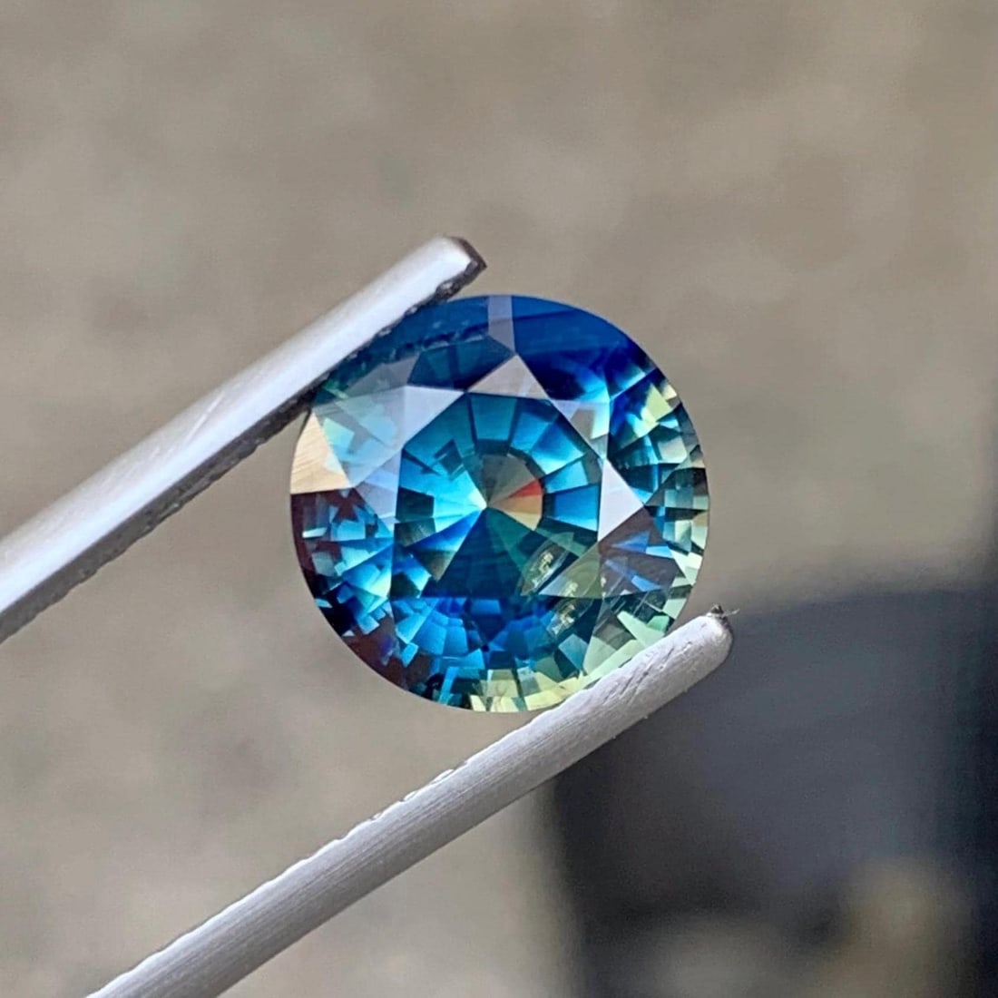 4.05 CT Normal Heat Teal Sapphire Gemstone , Round Diamond Cut,Madagascar: Title: 4.05 CT Normal Heat Teal Sapphire Gemstone , Round Diamond Cut,Madagascar Description: Gemstone: Sapphire Carat weight: 4.05 : • Weight : 4.05 CT • Dimension : 9.31x9.31x6.4 mm